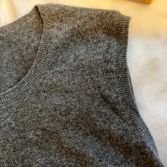 Cashmere by Charter Club Women’s Grey Sleeveless Cardigan Size XL - Picture 2 of 3
